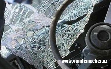 Avtobus evə girdi, 3 uşaq möcüzəli şəkildə sağ qaldı