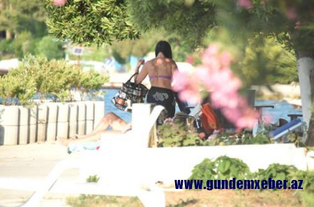 Nəbahat Çehre bikinidə - fotolar
