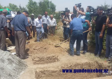 Ermənilərin atəşi nəticəsində həlak olan nənə və nəvə dəfn edilib