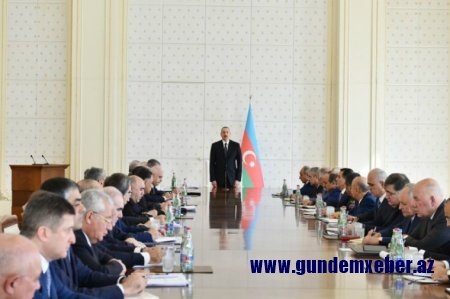 İlham Əliyev nazirləri topladı