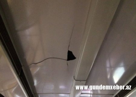"Qarabağ"ın azarkeşləri Bakı metrosunun kamerlarını sındırıb