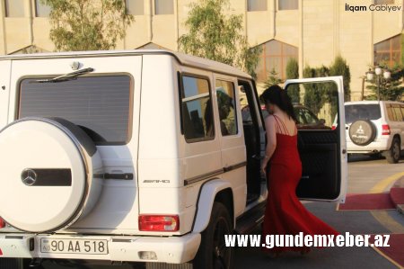 Məşhur azərbaycanlı aparıcı "AA" nömrə ilə "Gelandewagen" sürür - fotolar