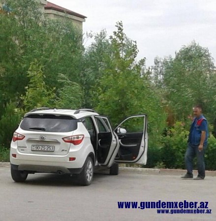 Qorxmaz Hüseynovun Qaradağdakı işçisi köçkünləri hökumətin üstünə qaldırır 