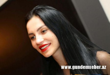 Günay Musayevanın dekolteli geyimi - FOTO