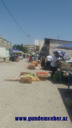 Qızıldaşda baltası özündən yekə satıcı
