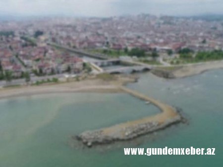 Dənizə alt paltarı ilə girdi, dava düşdü: yaralılar var