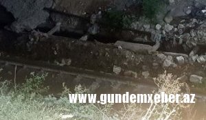 Bakının bu hissəsində qatarlar kanalizasiya suyunda hərəkət edir
