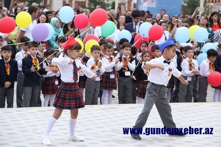 Masazırda orta məktəbdə erməni havası – Şagirdlər “Artsax” kompozisiyasına oynadıldı