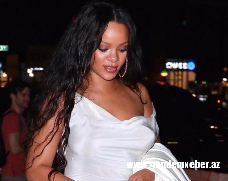 Rihanna yenə də büstqaltersiz - fotolar