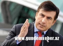 Saakaşvili etirazçıların çadır şəhərciyində - Azərbaycan diaspor sədri ilə şam etdi/ VİDEO