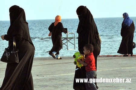 “Zorlanan, əri tərəfindən aldadılan qadınların özləri günahkardır” — Ərəbistanda din xadimindən ŞOK SÖZLƏR