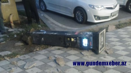 Bakıda parkomatı sındırdılar: "Samaraya bilet lazımdır" - FOTO