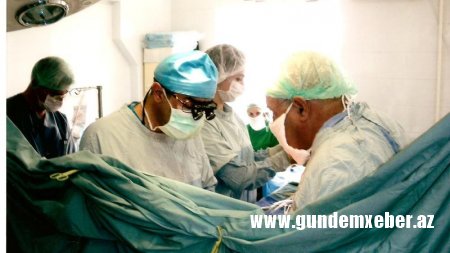 10 yaşlı uşağın ayaq damarı, qoluna köçürüldü