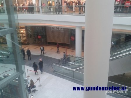 “Gənclik Mall”da bir neçə mağazanı su basıb - FOTO  