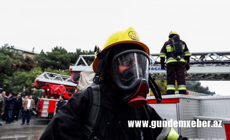 Bakıda biznes mərkəzində baş verən yanğın söndürülüb, 40 nəfər təxliyyə olunub - YENİLƏNİB 