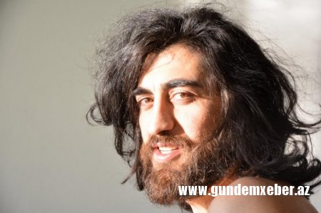 “Özlərini “cool” sayanlar bunu başa düşmür” - “Ayə, harya gedirsən” oxuyan oğlan/ FOTOLAR