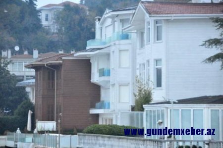 Ebru Rzanın aldığı villadan köçdü -FOTO