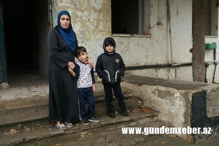 Suraxanıda tənha ana 5 azyaşlı uşağı ilə küçədə qalıb -REPORTAJ