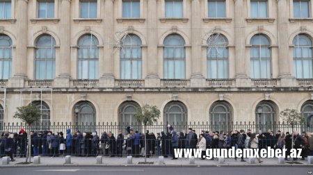 Rumıniyada minlərlə insan sabiq kral Mihaiyə son ehtiramını verir