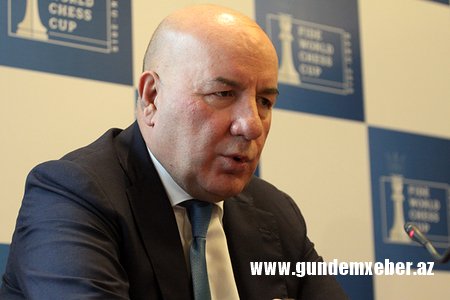 Elman Rüstəmov dövlətə borclu olduğu 700 milyonu qaytarmır
