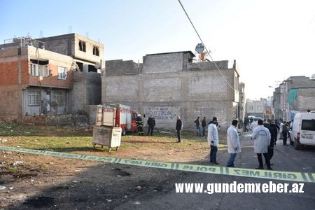 Afrindən Türkiyəyə atılan raket restorana düşüb, yaralananların olduğu bildirilir