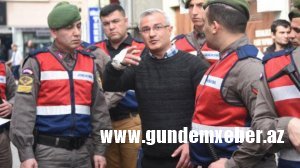 Mafiozlar arasında atışmada polis zabitini ürəyindən vuran Mahir Şükürov hadisə yerinə aparıldı