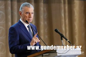 Prezident Əli Həsənovu təltif edib