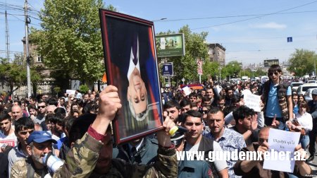 Yerevanda etiraz aksiyaları davam edir