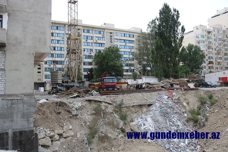 Binəqədidə tikinti özbaşınalığı: - Sakinlər təhlükədə…(VİDEO)