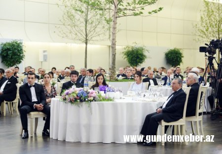 Prezident ailəsi ilə Bakıda keçirilən təntənəli mərasimdə — FOTOLAR + YENİLƏNİB
