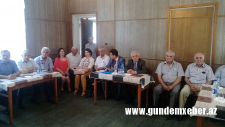 İranlı Mühacirlər Cəmiyyətində “dəyirmi masa”: Azərbaycan Xalq Cümhuriyyəti və İran İranlı Mühacirlər Cəmiyyətində “dəyirmi masa”: Azərbaycan Xalq Cümhuriyyəti və İran