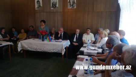 İranlı Mühacirlər Cəmiyyətində “dəyirmi masa”: Azərbaycan Xalq Cümhuriyyəti və İran İranlı Mühacirlər Cəmiyyətində “dəyirmi masa”: Azərbaycan Xalq Cümhuriyyəti və İran