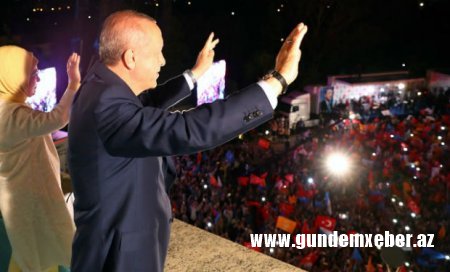 Ərdoğandan gözlənilən “balkon çıxışı” — Xalqa səsləndi