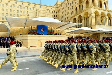 Azadlıq meydanında hərbi parad başladı — CANLI YAYIM