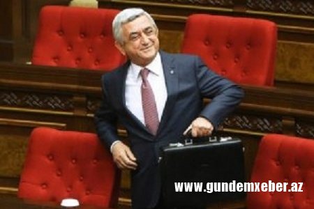 Sarkisyan özünə gəlib və faşist simvolları altında yeni qüvvələr toplayır
