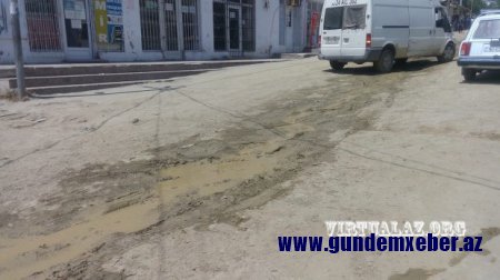 Bakının mərkəzində bir küçənin sakinləri 10 gündür susuz qalıb - foto