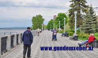 ​Bakı bulvarında qadın özünü dənizə atdı