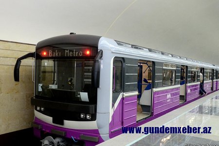 Bakı metrosunda intihar: qatarlar dayandı