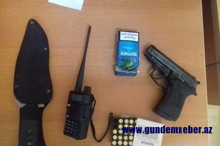 Azərbaycan gömrükçüləri Rusiya vətəndaşının avtomobilindən marixuana, bıçaq, tapança, patron və ratsiya tapıb