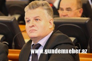 DEPUTAT QADINI DÖYDÜ – Və cərimə ilə canını qurtardı