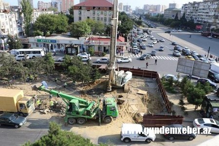 Bakıda nəhəng piyada keçidinin inşasına başlandı - Foto 