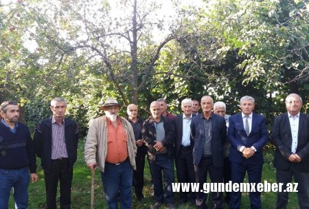 Prezidentin fermer təsərrüfatının inkişafına aid sərəncamlarına qarşı Qax Rayon İcra Başçısının atdığı addımlar təsərrüfatçıların etirazına səbəb oldu. - VİDEO və FOTOLAR Prezidentin fermer təsərrüfatının inkişafına aid sərəncamlarına qarşı Qax Rayon İcra Başçısının atdığı addımlar təsərrüfatçıların etirazına səbəb oldu. - VİDEO və FOTOLAR