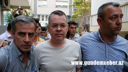 Türkiyə amerikalı keşişi azadlığa buraxdı - YENİLƏNİB