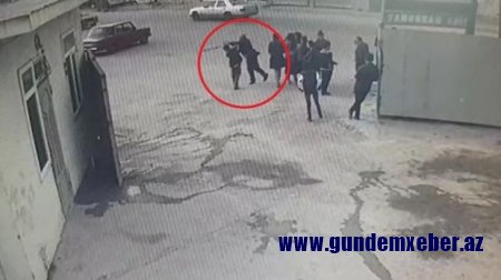 Bakıda müəllim küçənin ortasında şagirdi döydü - VİDEO