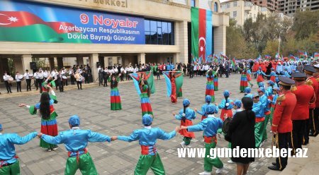 Abşeronda Dövlət Bayrağı Günü münasibətilə ümumrayon bayramı keçirildi