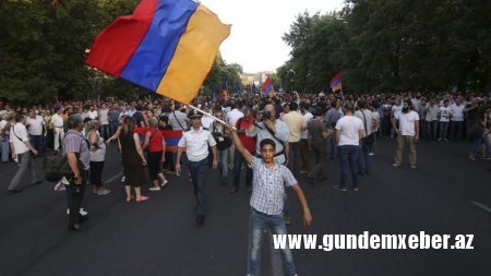 Erməni diasporu və hökuməti qarşı-qarşıya: - Bölünmə...