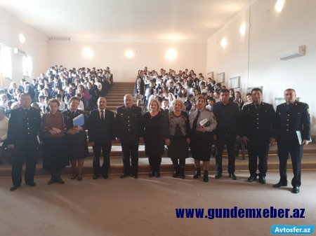 Binəqədidə yol polisi şagirdləri maarifləndirib hədiyyələr verdi –  FOTO/VİDEO