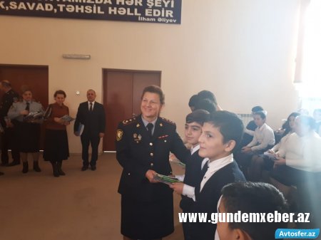 Binəqədidə yol polisi şagirdləri maarifləndirib hədiyyələr verdi –  FOTO/VİDEO