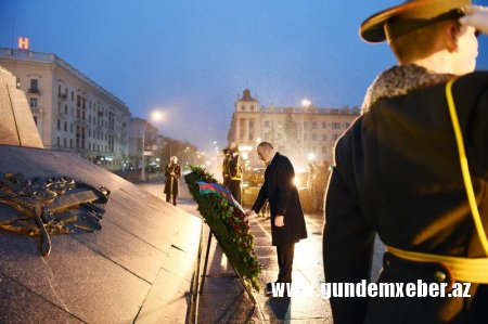 Prezident İlham Əliyev Minskdə “Qələbə” meydanını ziyarət edib
