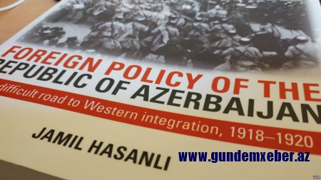 Londonda C.Həsənlinin AXC-nin 100 illiyinə həsr olunmuş kitabı yenidən nəşr olunub